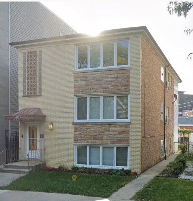 Building Photo - 5543 W Edmunds St