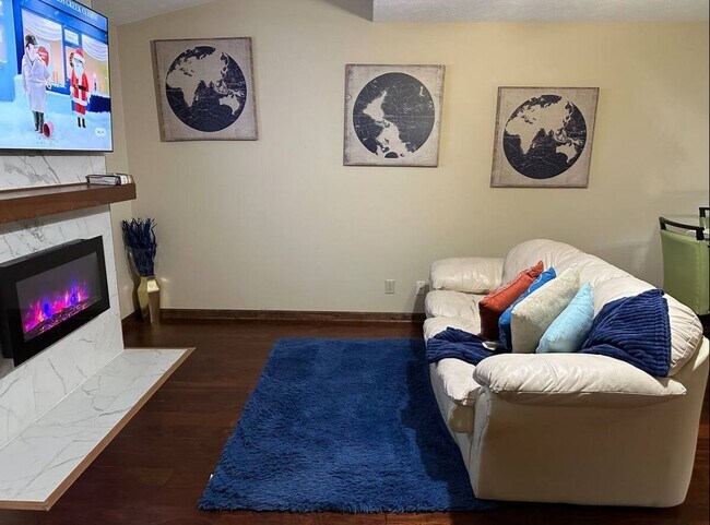 Foto del edificio - 1336 N Forest Dr