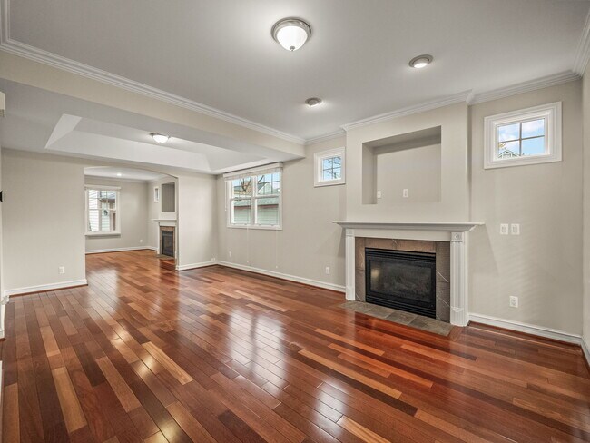 Building Photo - 916 Ruffner Ave