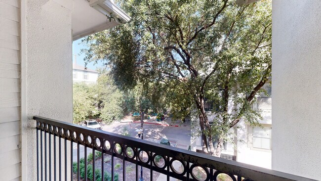 Interior Photo - THIRTY377