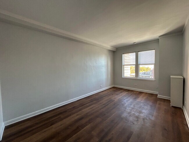 Foto del edificio - 535 W Cornelia Ave