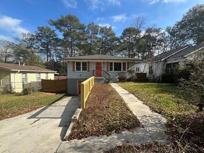 Foto del edificio - 569 Woods Dr NW