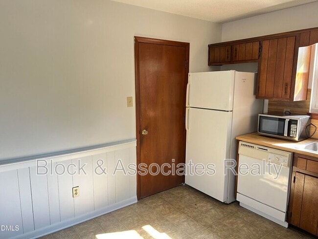 Building Photo - 4401 Bleeker Ct
