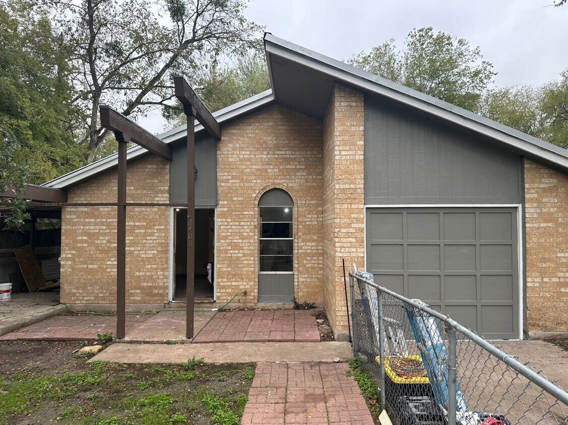 Primary Photo - For Rent – 2309 Bitter Creek Dr, Austin, T...