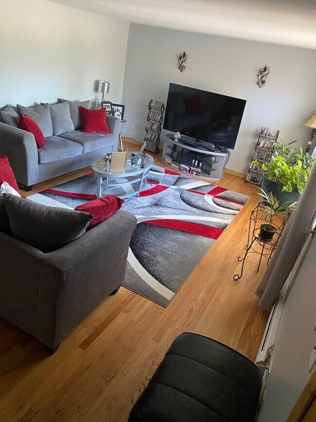 Foto del edificio - 8107 Grand Ave