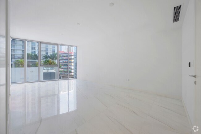 Building Photo - 300 Biscayne Boulevard Way