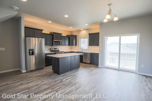 Building Photo - 2 br, 2.5 bath House - 3309 C 6th Way E