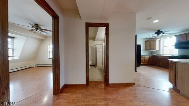 Foto del edificio - 214 E Broad St