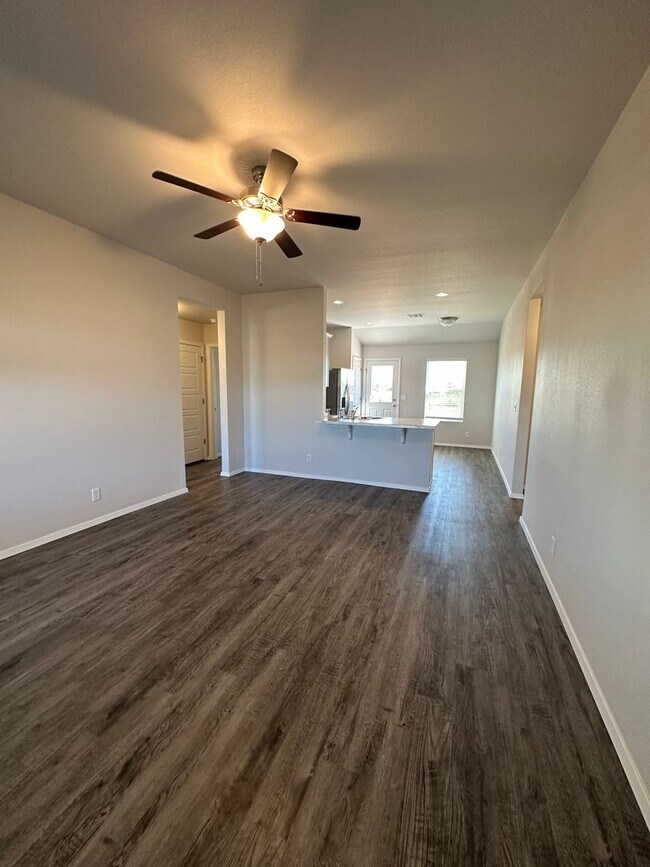 Foto del edificio - *Pre-Leasing* Three Bedroom, Two Bath Home...