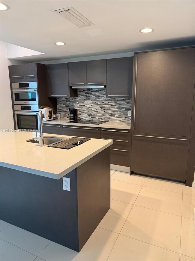 Foto del edificio - 7875 NW 107th Ave