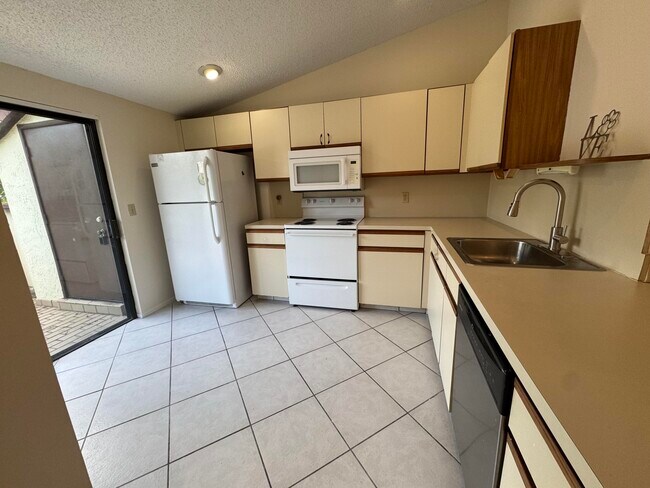 Foto del edificio - 446 Knollwood Ct
