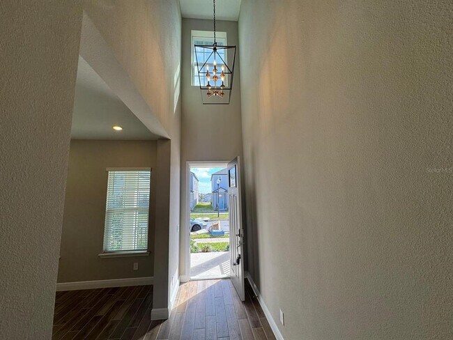 Foto del edificio - 16405 Silver Brk Wy