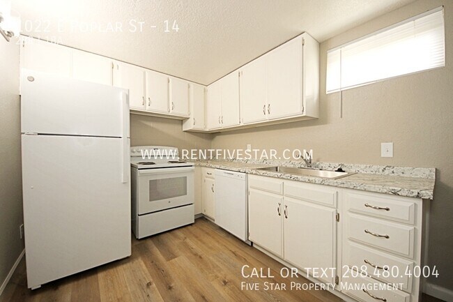 Foto del edificio - 1022 E Poplar St