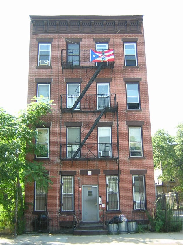 Primary Photo - 82 Marion St