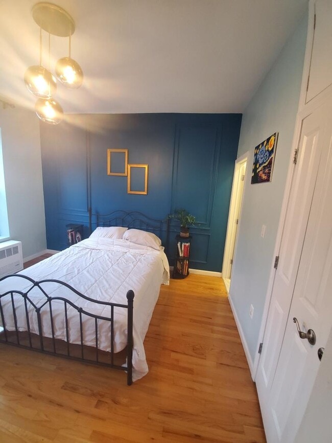 Large bedroom, fits King sized bed - 273 Albany Ave