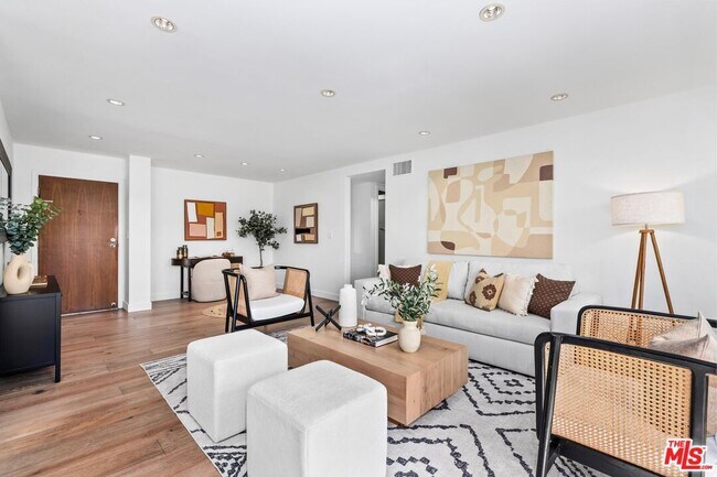 Foto del edificio - 1121 N Olive Dr
