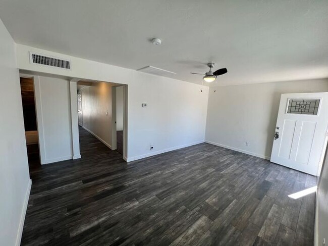 Foto del edificio - 4809 E 4th St