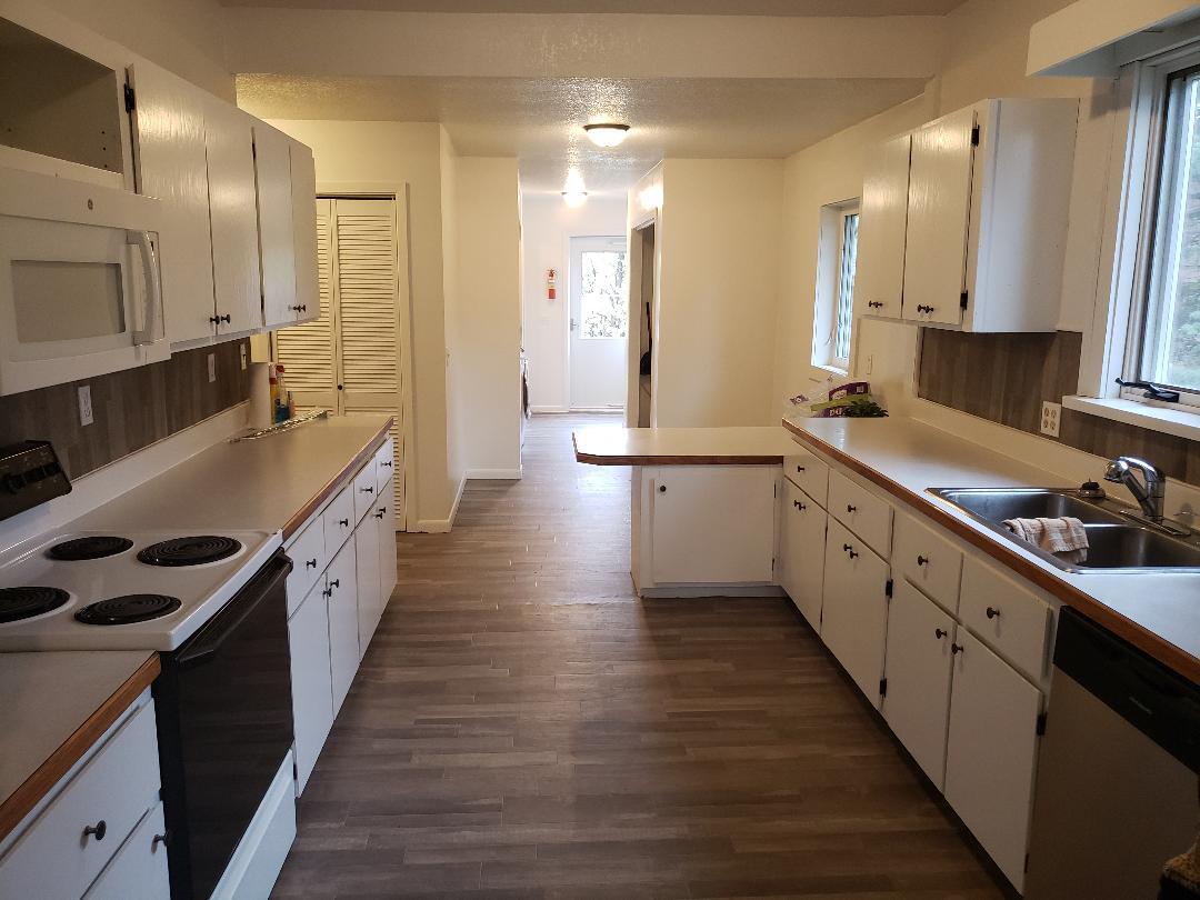 Foto principal - 122 Kendall Ave N