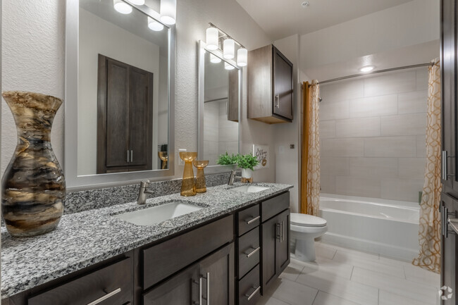 2BR, 2BA - 1,067 SF - Primary Bathroom - Evolve Champions