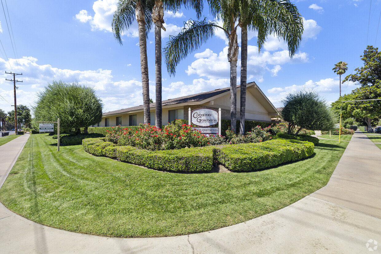 Foto principal - Catalina Gardens 62+ Senior Apartments