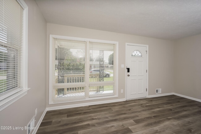 Foto del edificio - 8300 Pandorea Dr