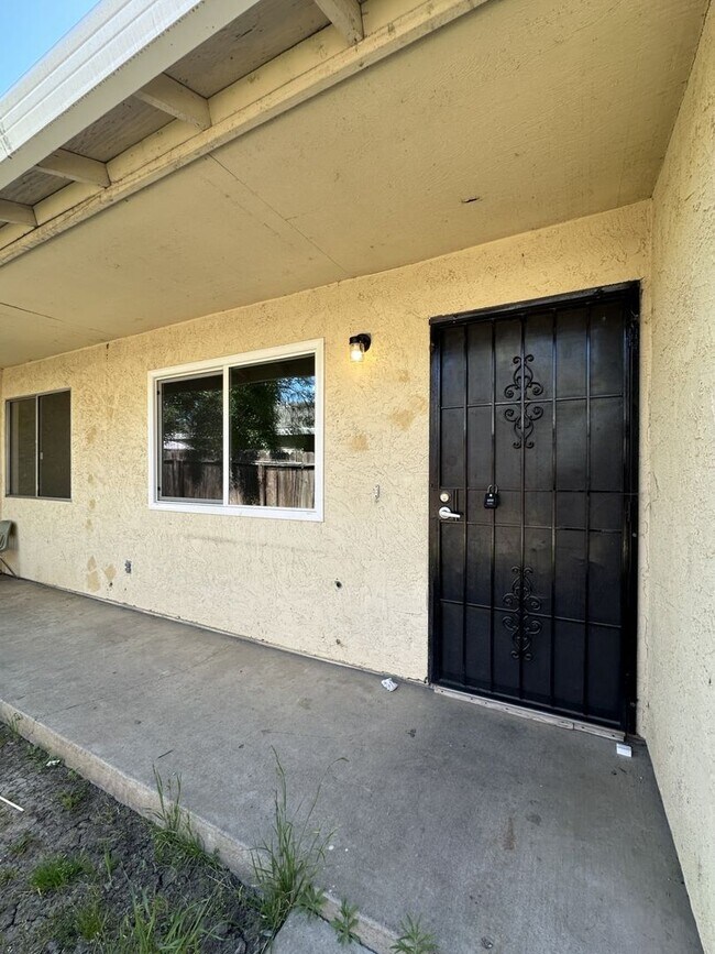 Building Photo - 3 bed 2 bath Cozy Home!
