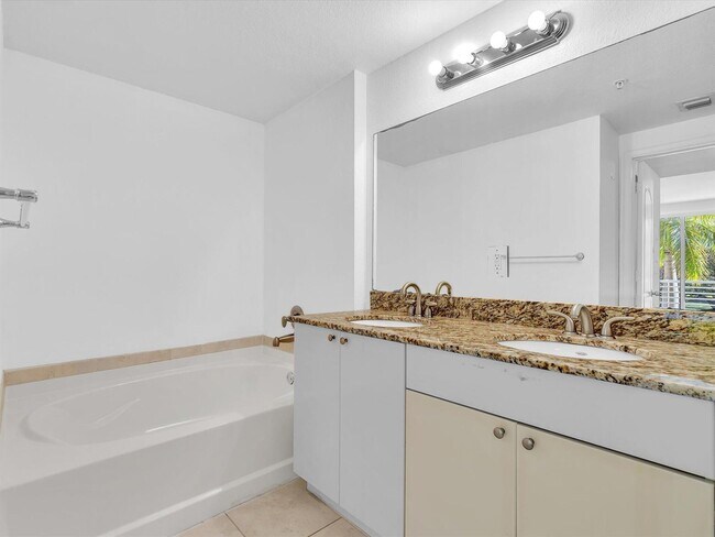 Foto del edificio - 1830 Radius Dr