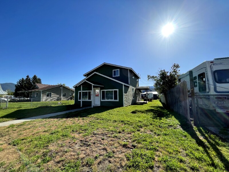 Primary Photo - 1317 Montana Ave