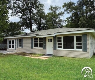 Building Photo - 703 Evergreen St