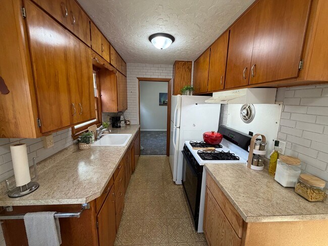 Foto del edificio - 3bed, 1bath home for rent in quiet Waterlo...