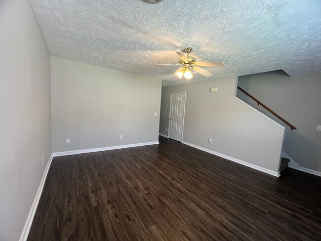Building Photo - 1512 Center Pt