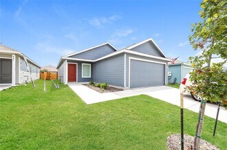 Building Photo - 811 Ponderosa Ln