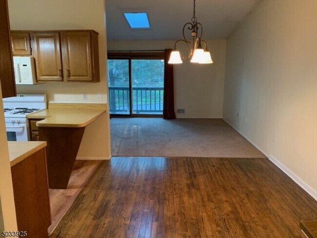 Building Photo - 102 Spruce Hills Dr