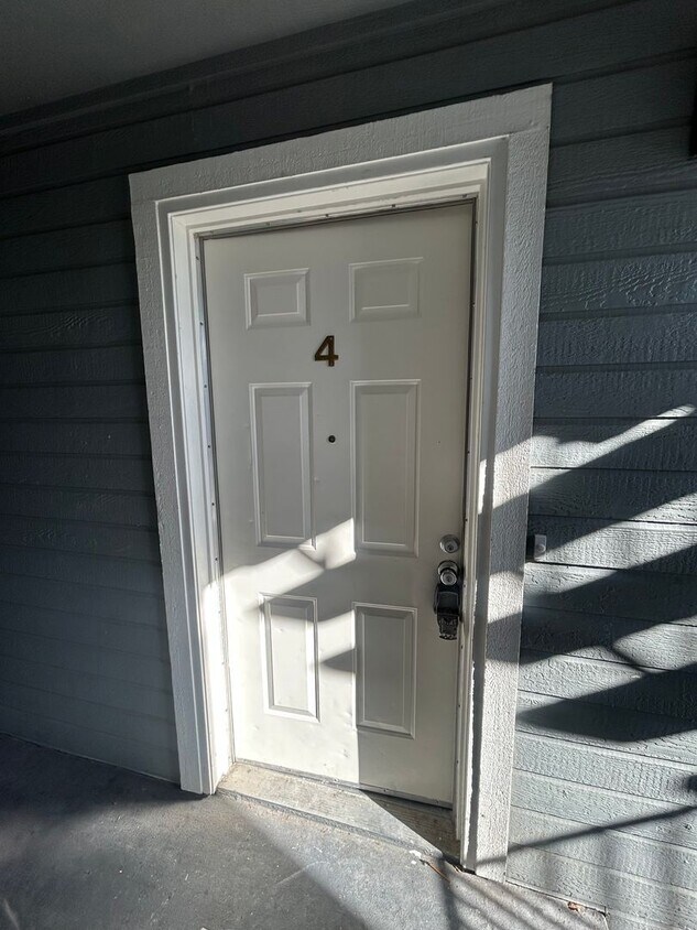 Primary Photo - Newly Remodeled Sunny 2Bed/2Bath Apartment...