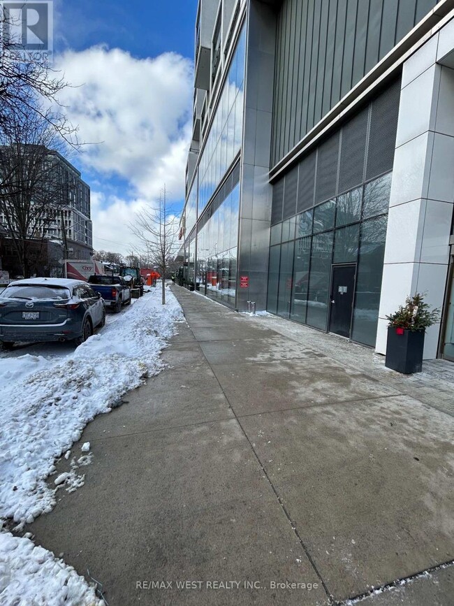 Building Photo - 8 Hillsdale Ave E