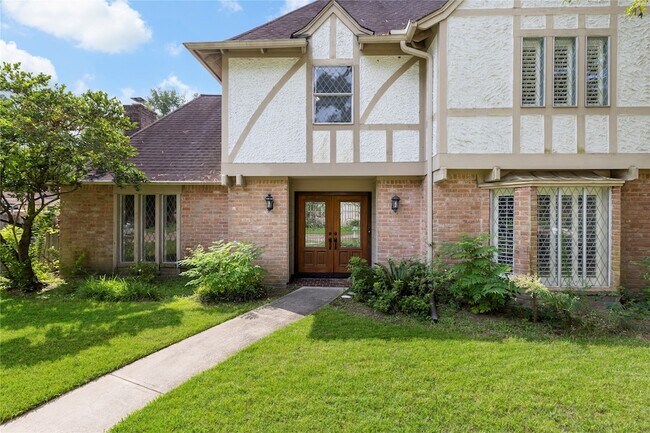 Foto del edificio - 8215 Winding Hill Ln