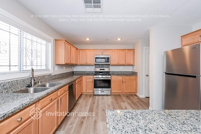 Building Photo - 9965 El Corriente St