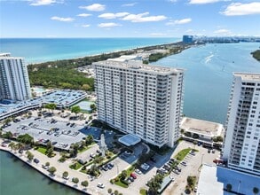 Building Photo - 300 Bayview Dr