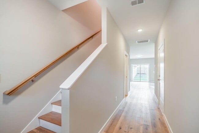 Photo - 124 Woodland Dr Apartment