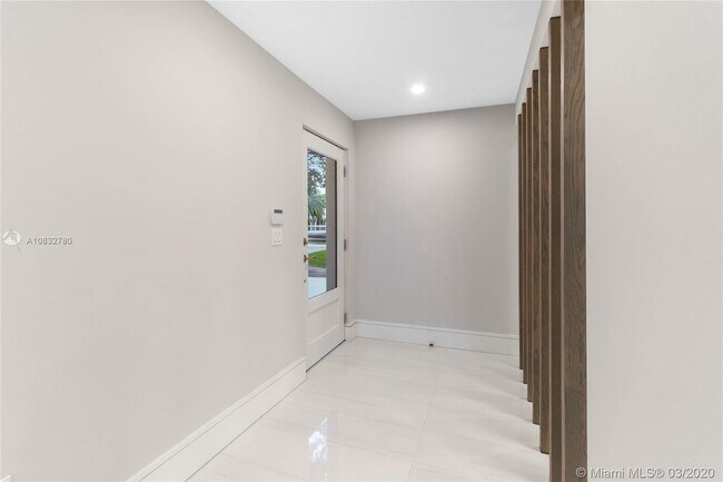 Foto del edificio - 5901 Maynada St