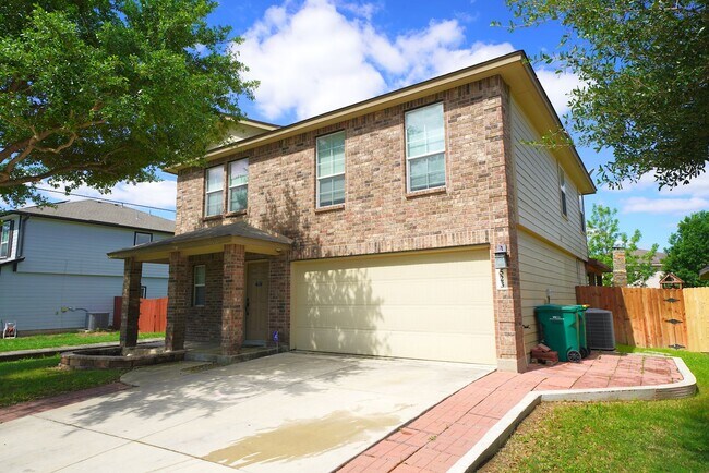 Foto del edificio - Great 4 Bedroom, 2.5 Bathroom Home Now Ava...