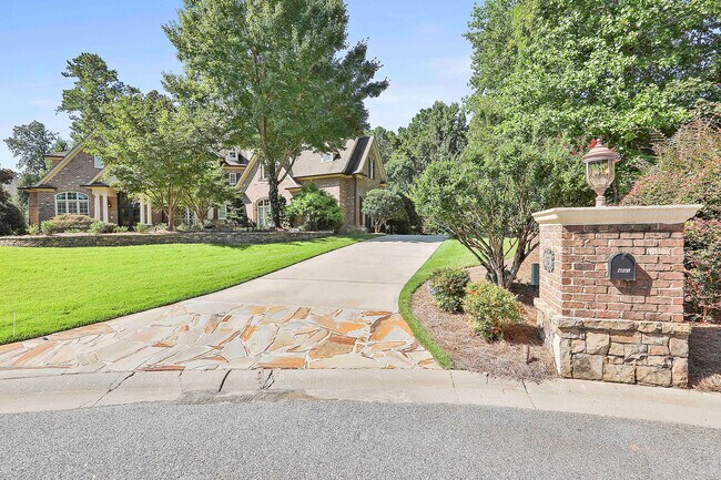 Foto del edificio - 403 White Springs Ct