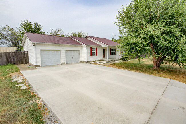 Building Photo - 16 Winding Oaks