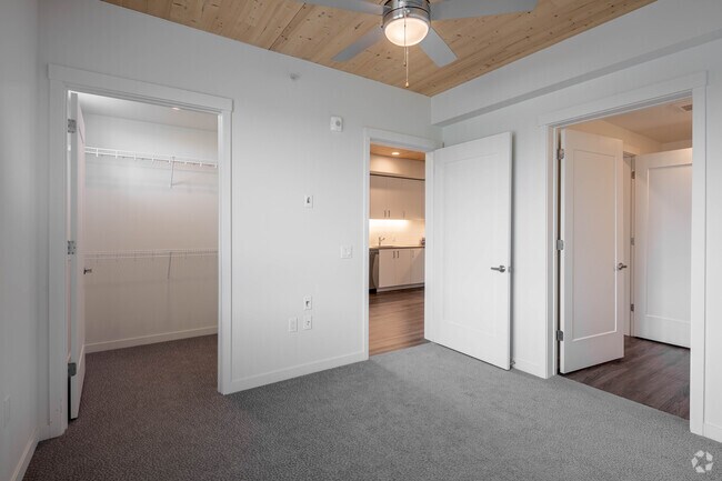 2BR, 2BA -1038 - The Quarry