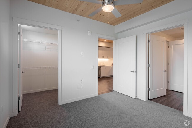 2BR, 2BA -1038 - The Quarry