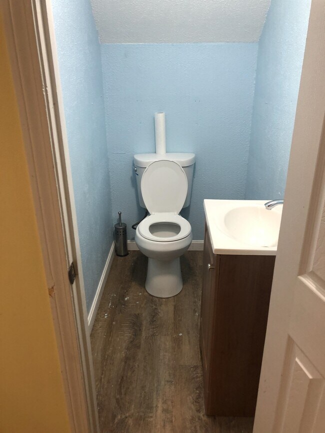 Building Photo - 102 Winthrop St