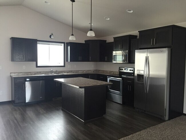 Foto del edificio - 5 Bed 3 Bath