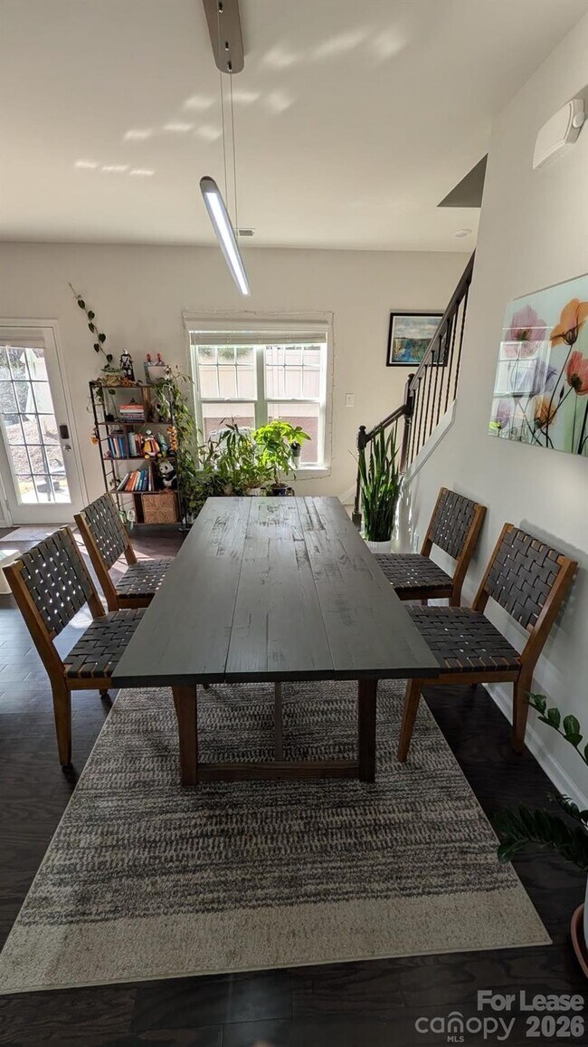 Foto del edificio - 9303 Grand Valley Dr