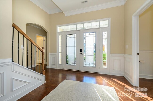 Foto del edificio - 4406 Carrington Dr