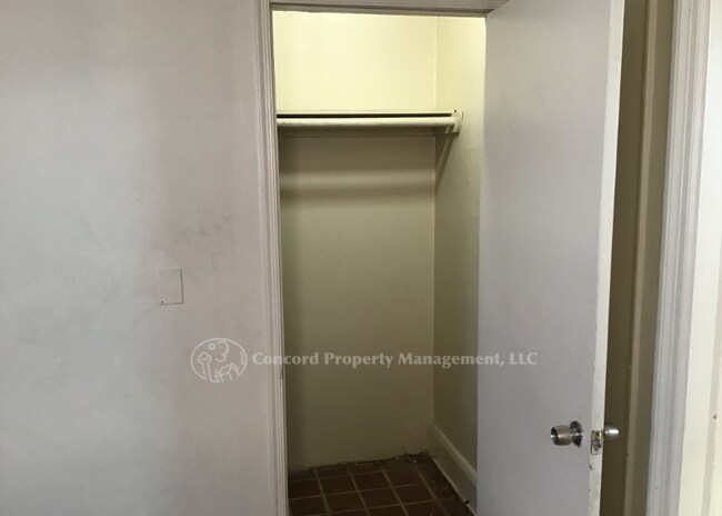 Building Photo - 3031 Hamilton Ave